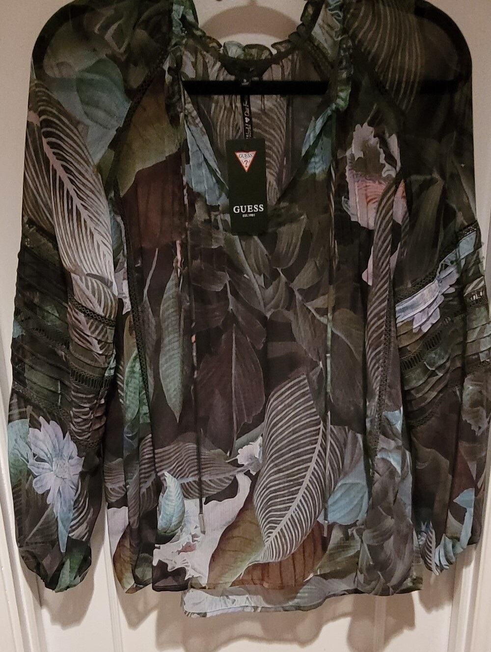 GUESS NEW TAG Green Floral Sheer Botanical Pull Over Blouse & Peasant Sleeves 🪴